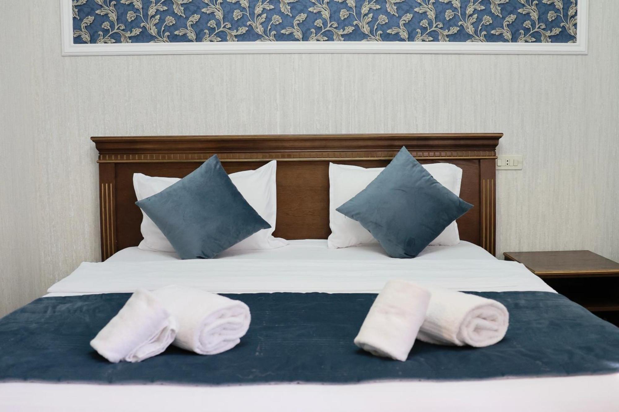 יירבאן Royal Renaissance Hotel מראה חיצוני תמונה