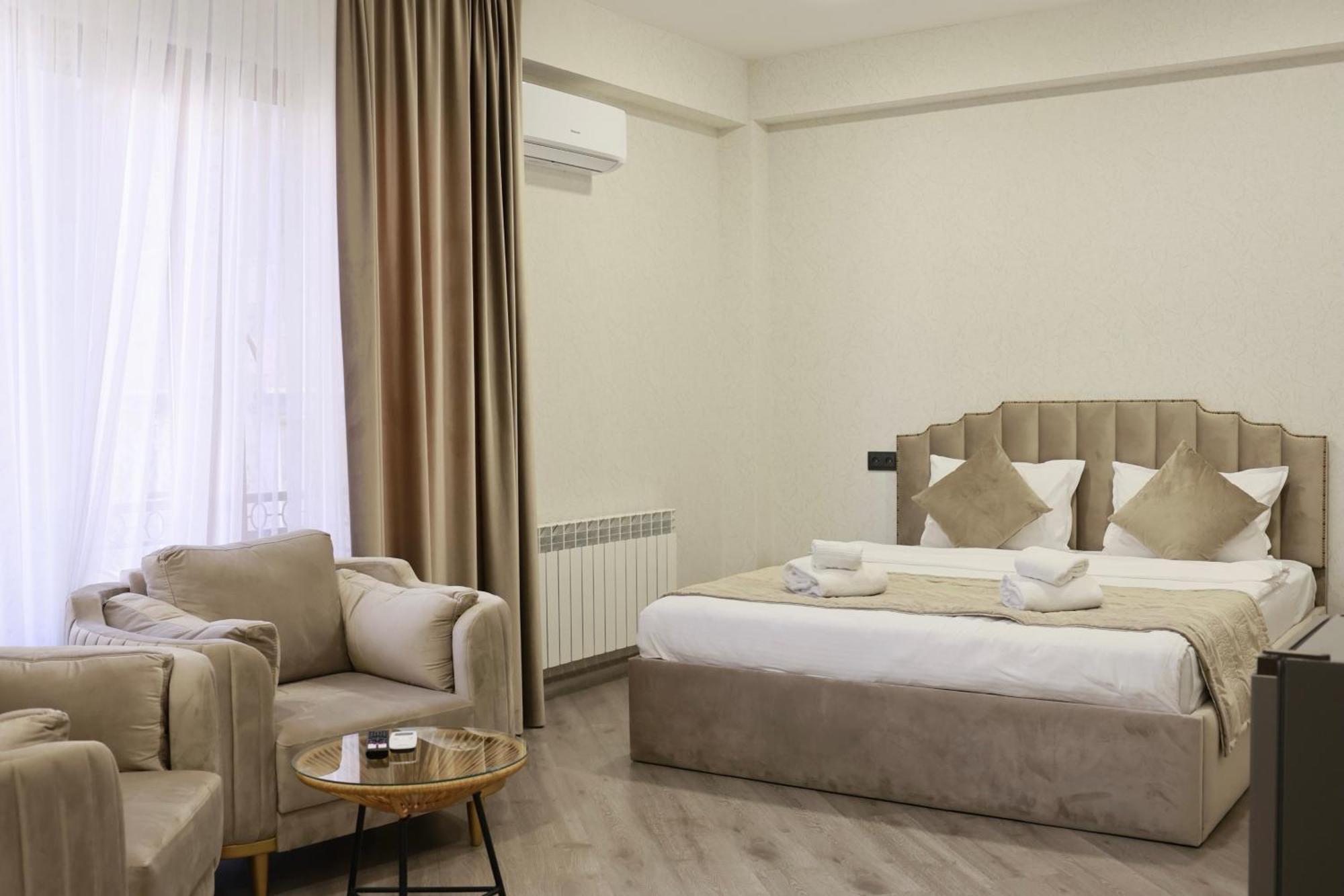 יירבאן Royal Renaissance Hotel מראה חיצוני תמונה