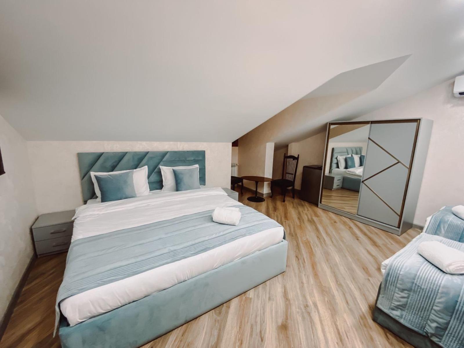 יירבאן Royal Renaissance Hotel מראה חיצוני תמונה