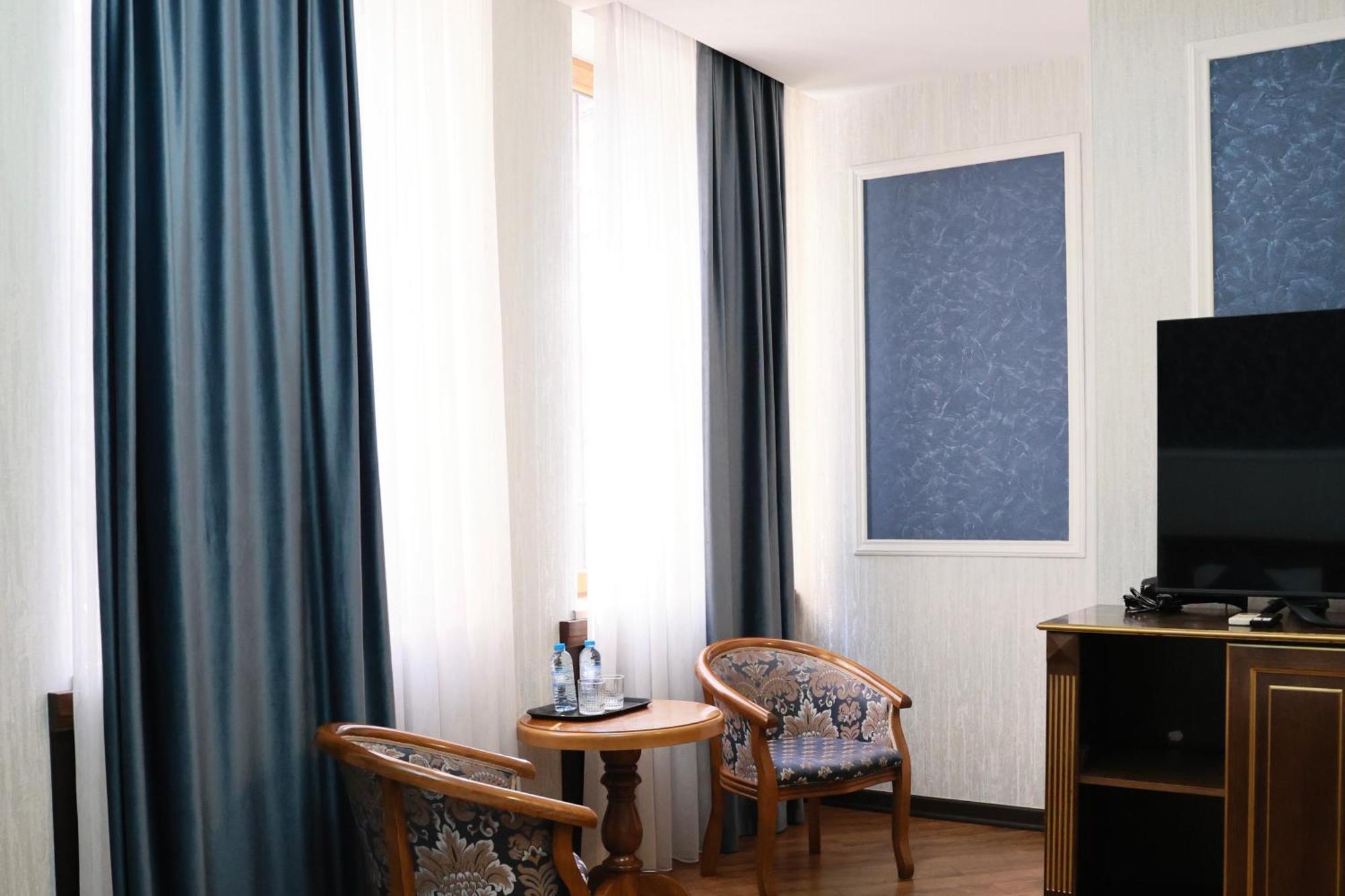 יירבאן Royal Renaissance Hotel מראה חיצוני תמונה