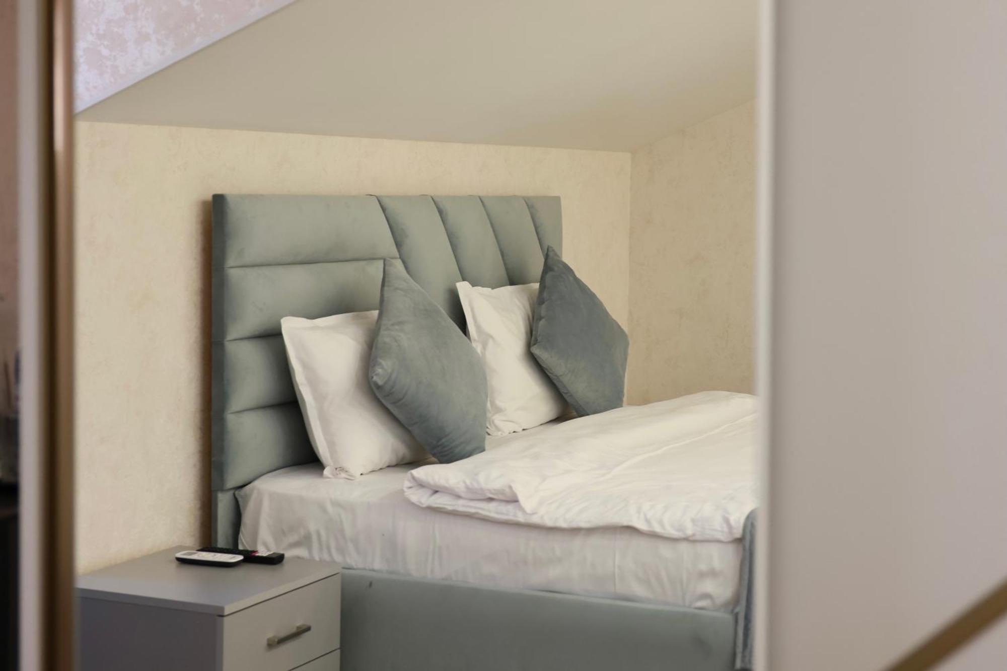יירבאן Royal Renaissance Hotel חדר תמונה