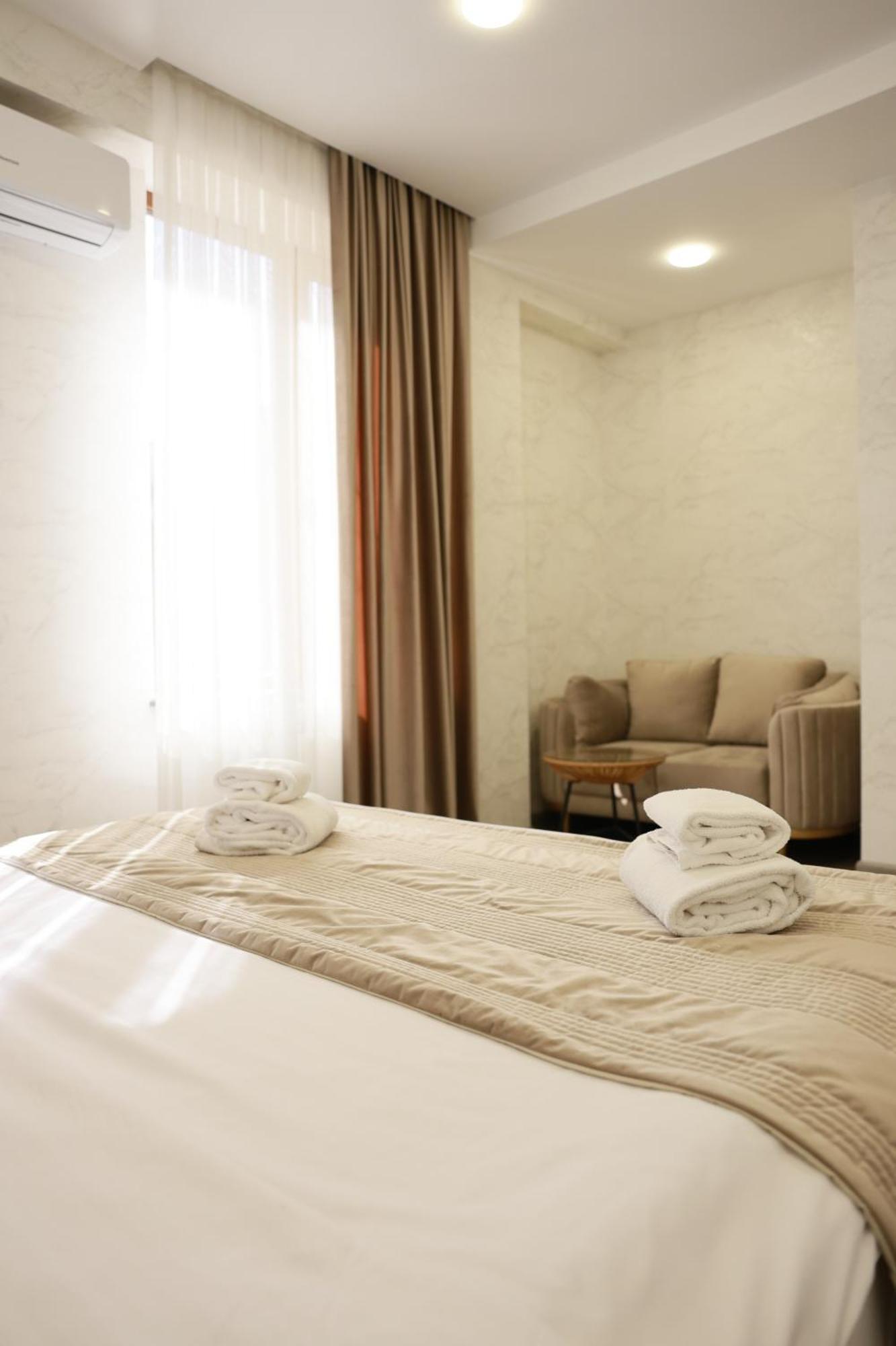 יירבאן Royal Renaissance Hotel חדר תמונה
