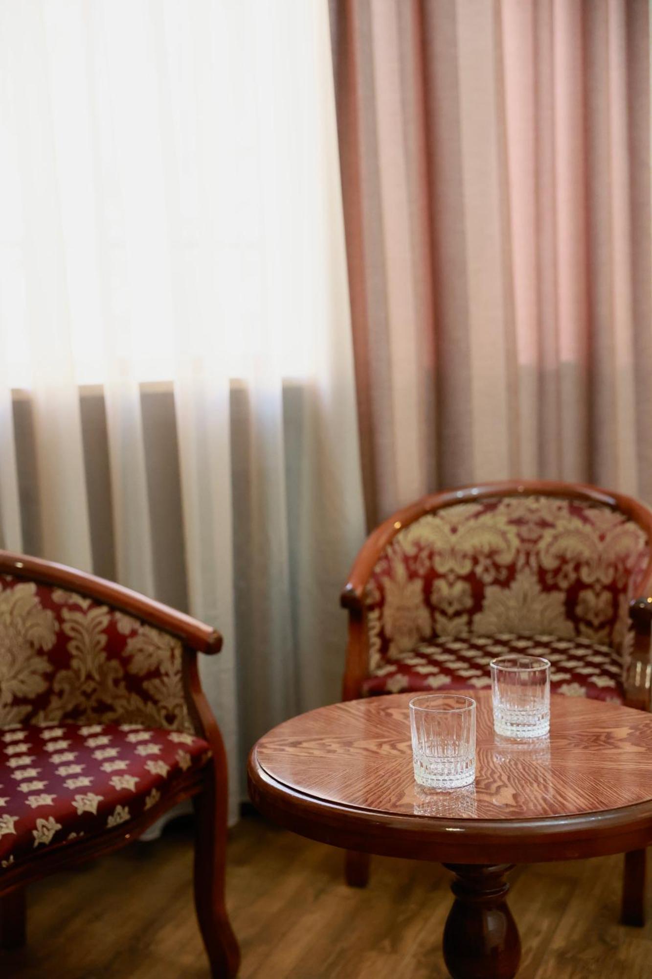 יירבאן Royal Renaissance Hotel חדר תמונה