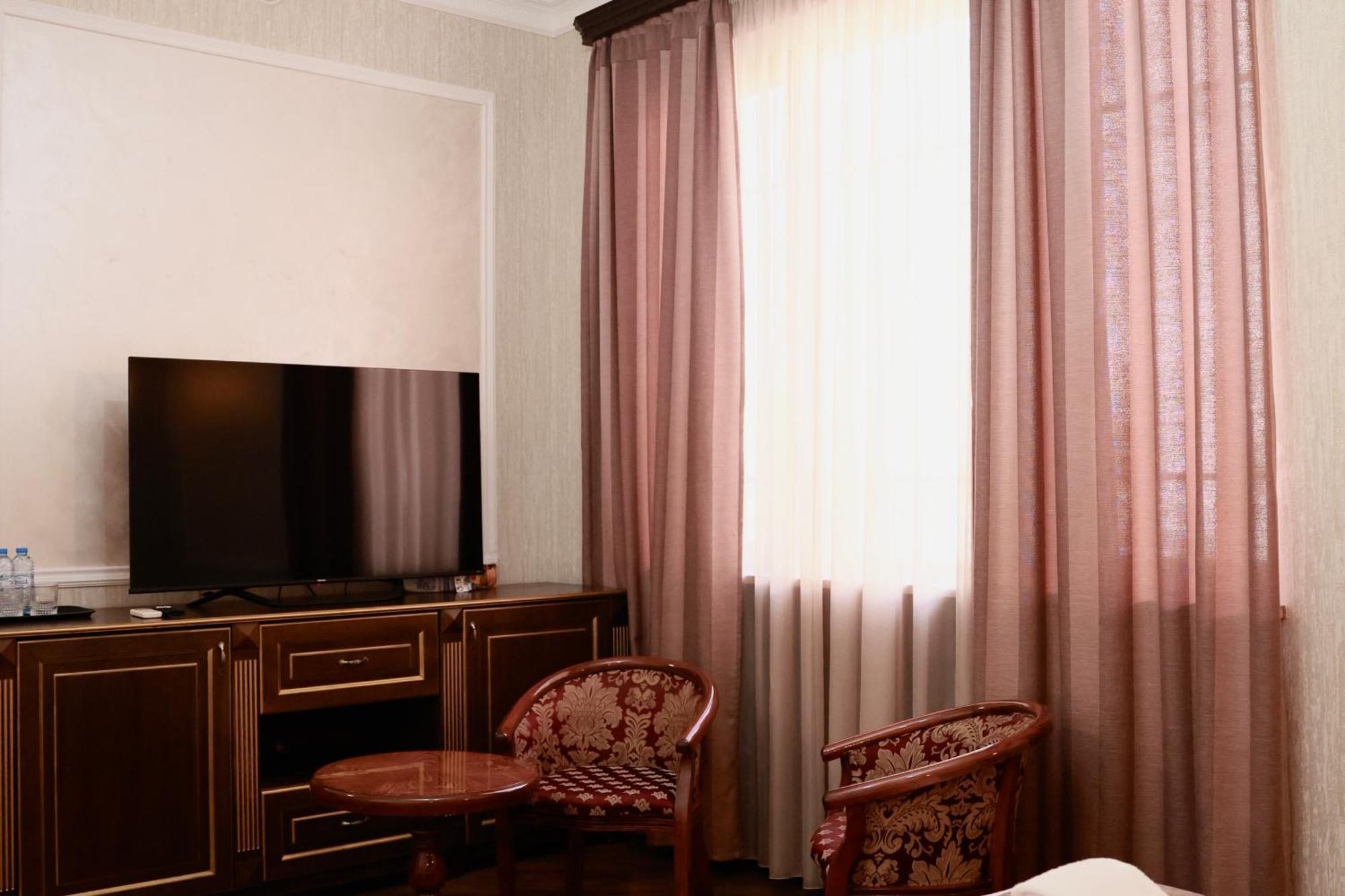 יירבאן Royal Renaissance Hotel חדר תמונה