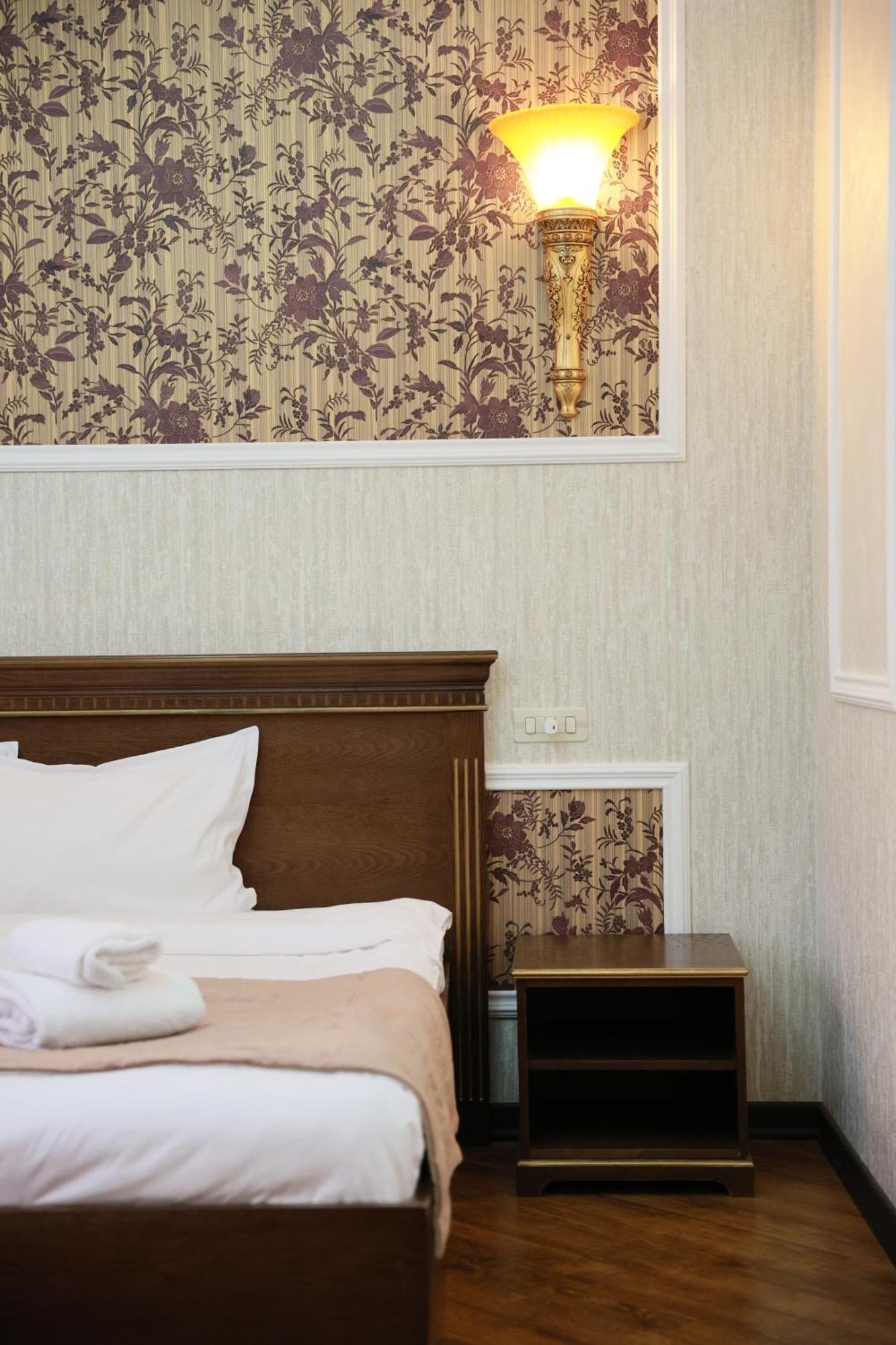 יירבאן Royal Renaissance Hotel חדר תמונה