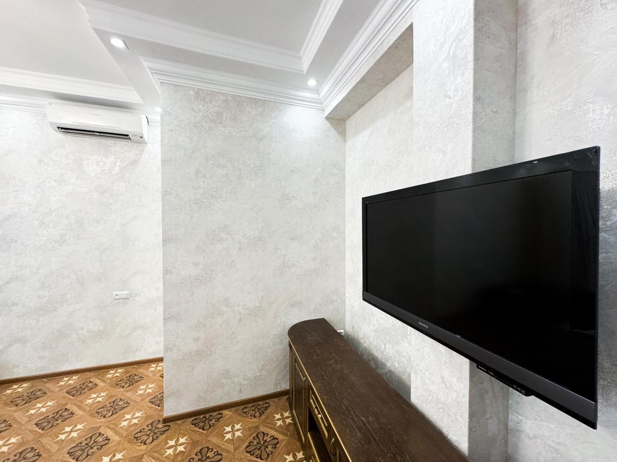 יירבאן Royal Renaissance Hotel מראה חיצוני תמונה