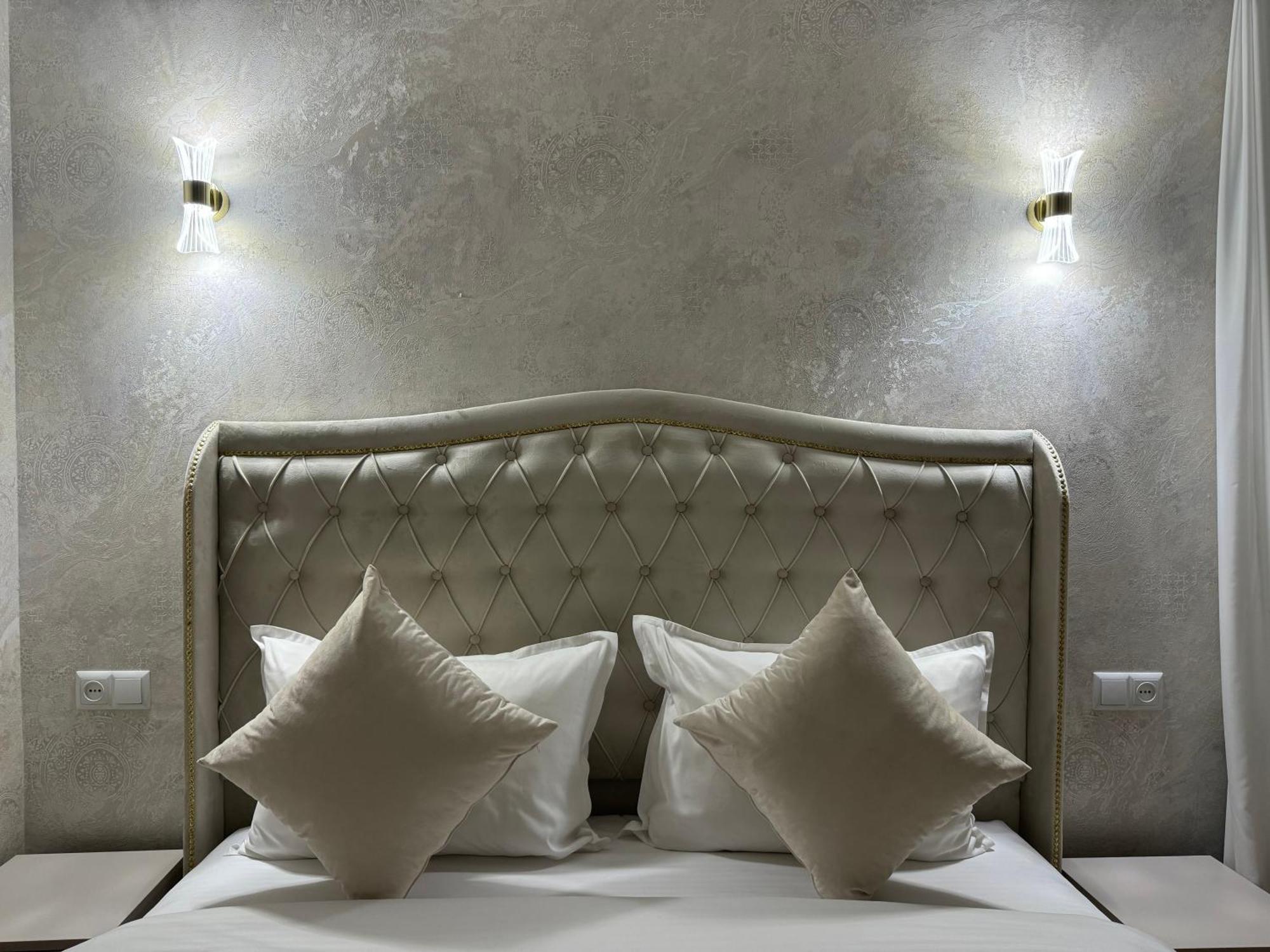 יירבאן Royal Renaissance Hotel מראה חיצוני תמונה