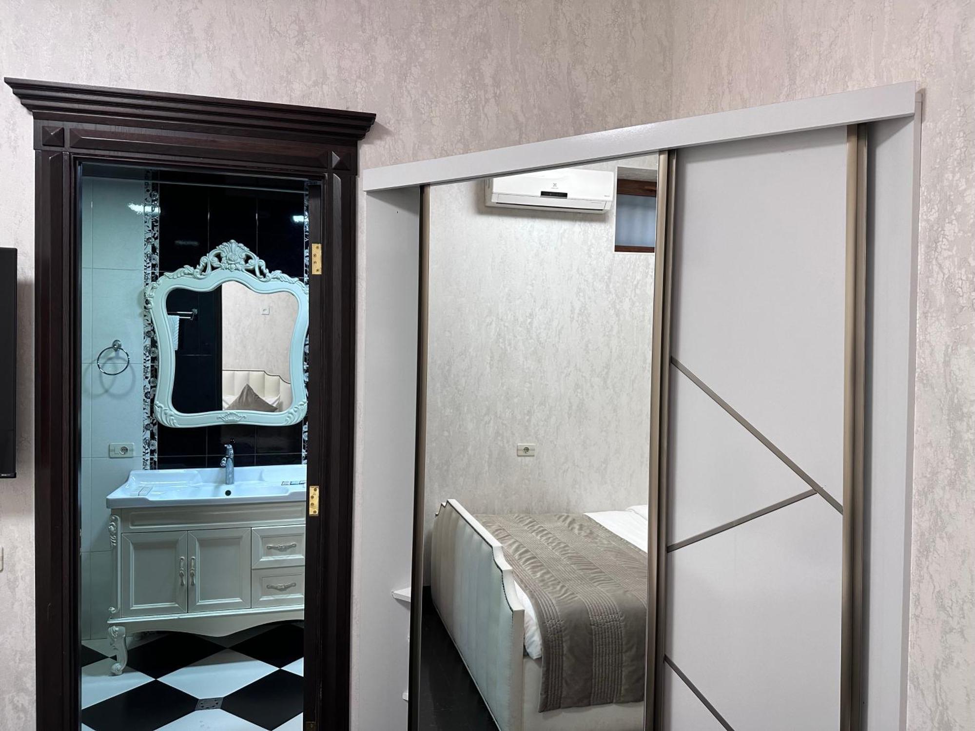 יירבאן Royal Renaissance Hotel מראה חיצוני תמונה