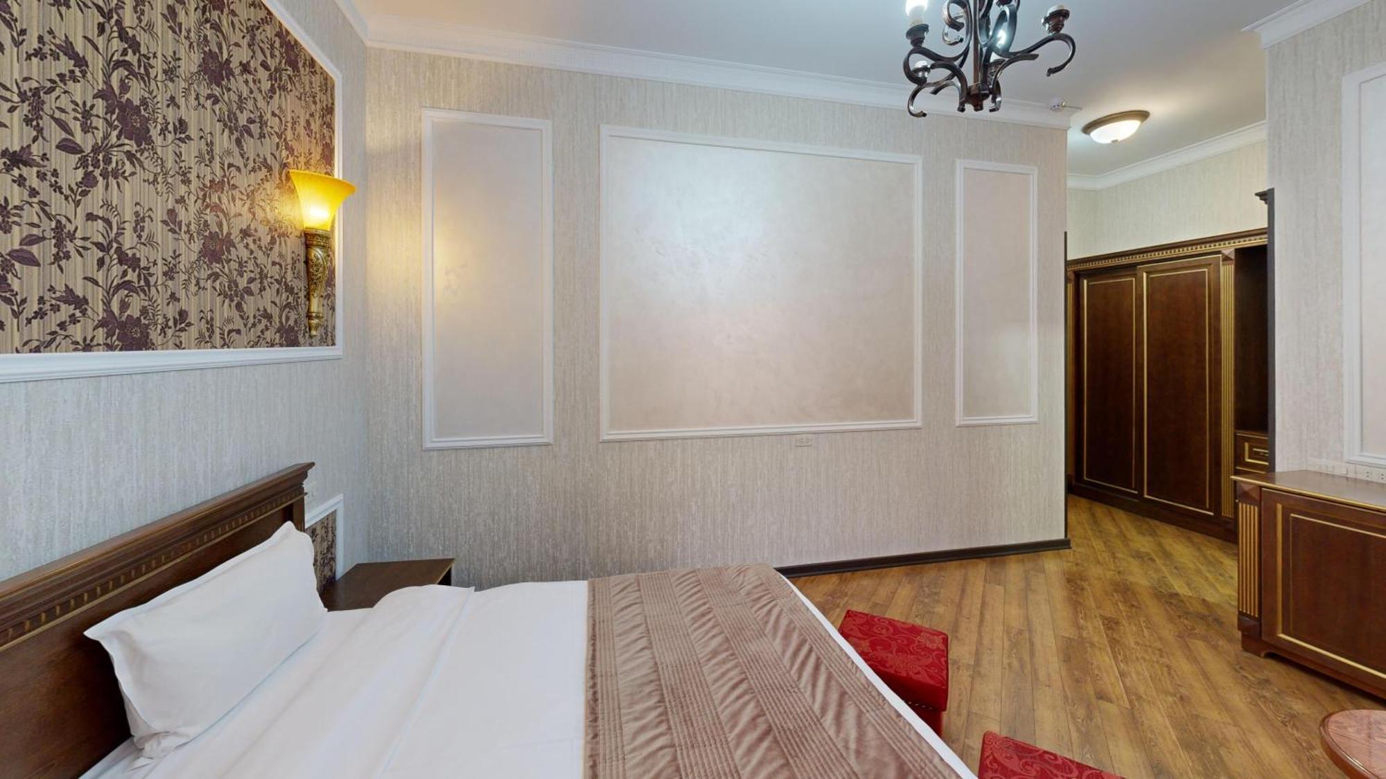 יירבאן Royal Renaissance Hotel חדר תמונה