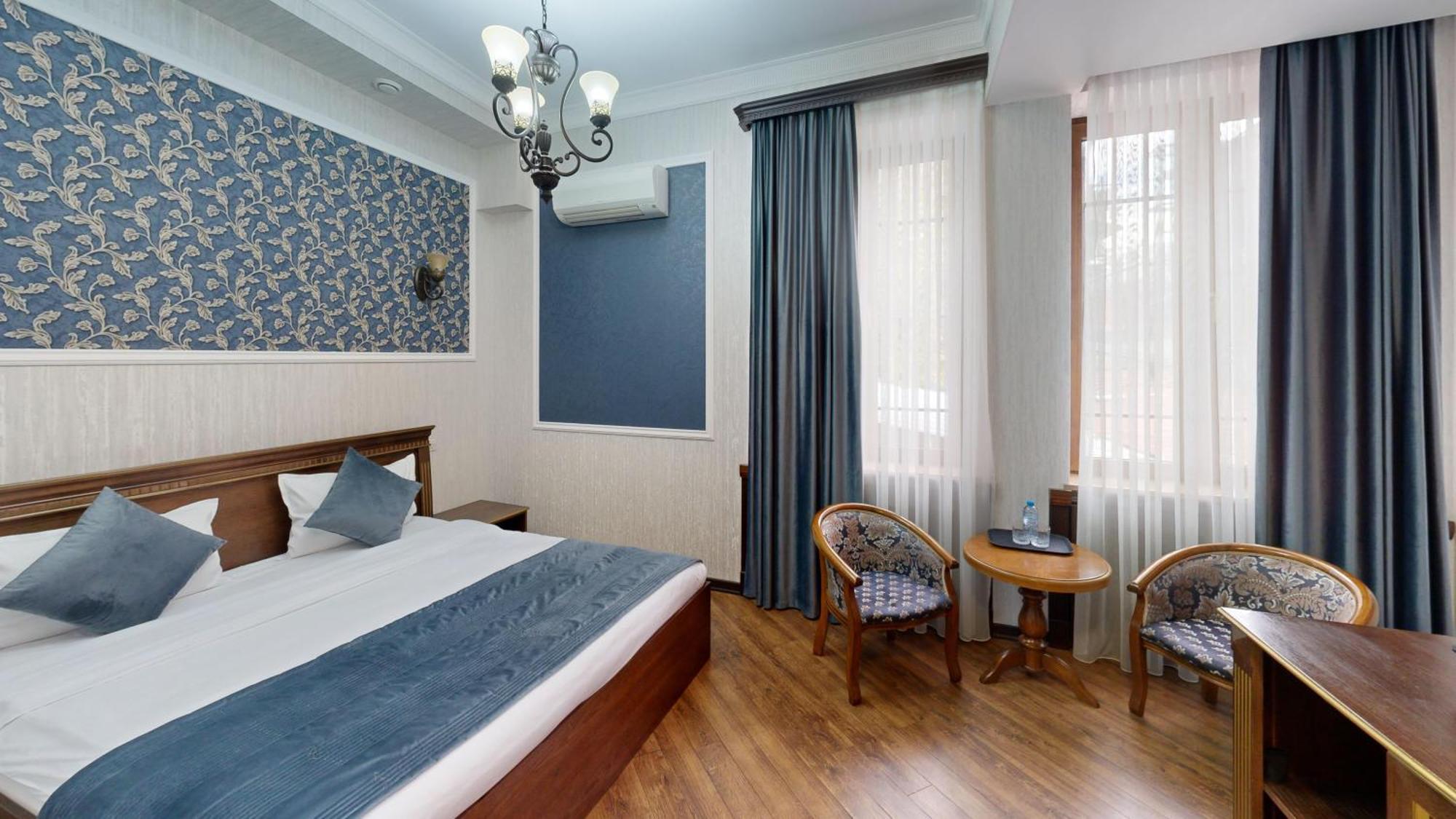 יירבאן Royal Renaissance Hotel מראה חיצוני תמונה