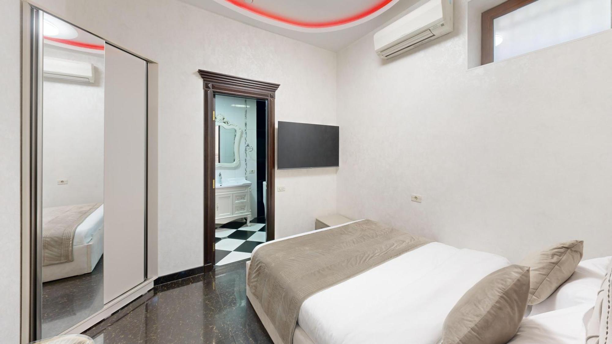 יירבאן Royal Renaissance Hotel מראה חיצוני תמונה